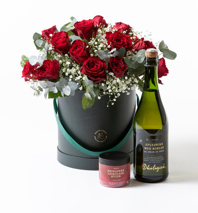 Rød rosebukett med slør i gaveeske med bobler Rød rosebukett med slør i gaveeske med bobler